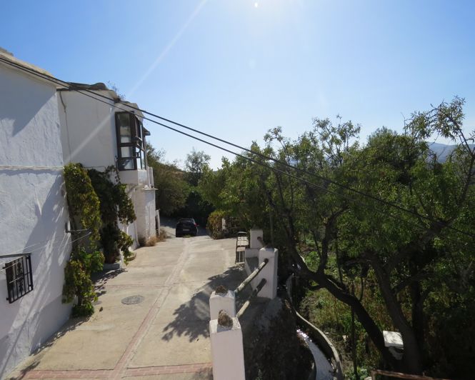 Image No.36-3 Bed Property for sale