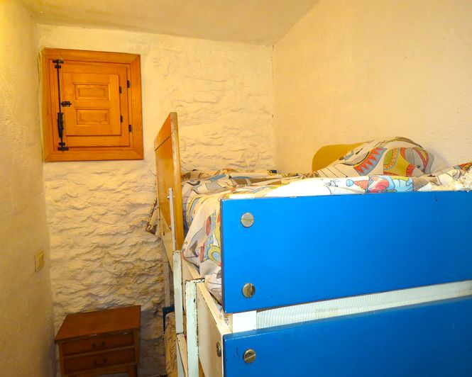 Image No.37-2 Bed Property for sale