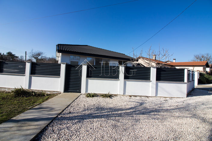 Image No.2-4 Bed House for sale