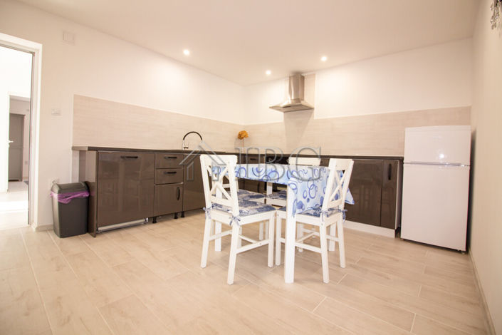 Image No.8-4 Bed House for sale