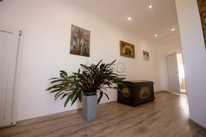 Image No.30-4 Bed House for sale