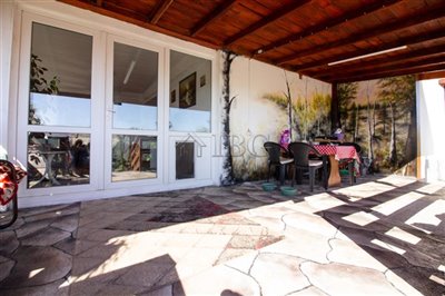 16631592833-bed-renovated-house-with-sea-view