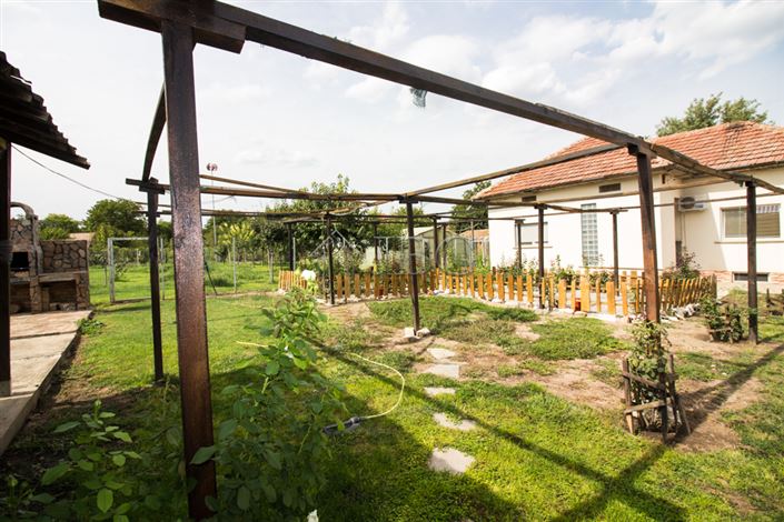 Image No.2-4 Bed House for sale