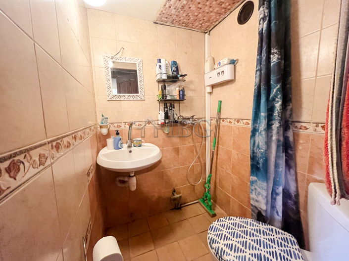 Image No.20-7 Bed House for sale