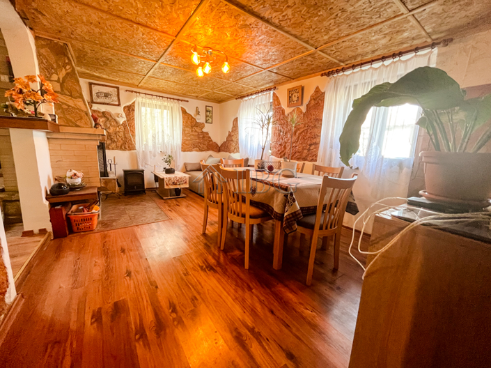 Image No.21-7 Bed House for sale