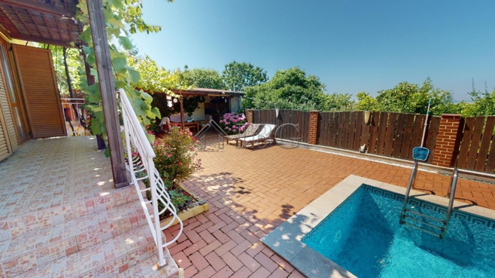 Image No.10-3 Bed House for sale