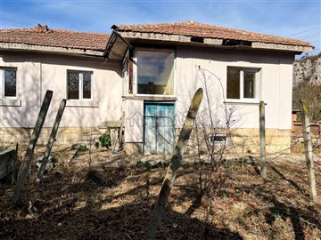 1699629341partly-renovated-house-near-dve-mog
