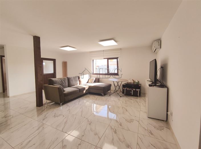 Image No.9-2 Bed House for sale