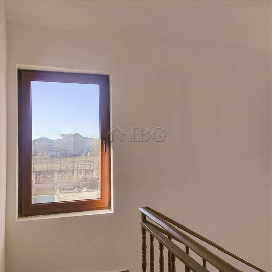 Image No.10-3 Bed House for sale