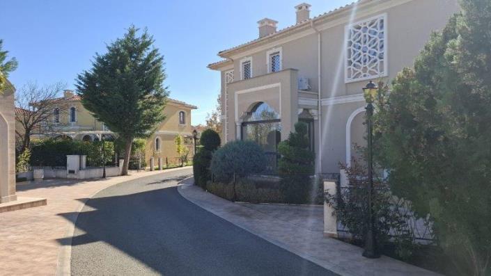 Image No.26-4 Bed House for sale