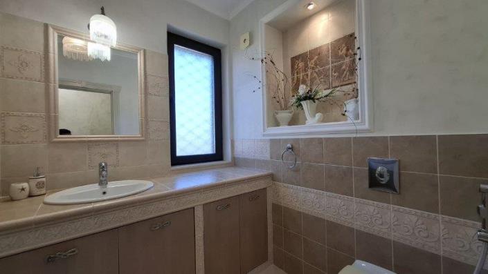 Image No.20-4 Bed House for sale