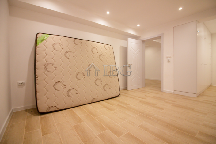 Image No.12-3 Bed House for sale