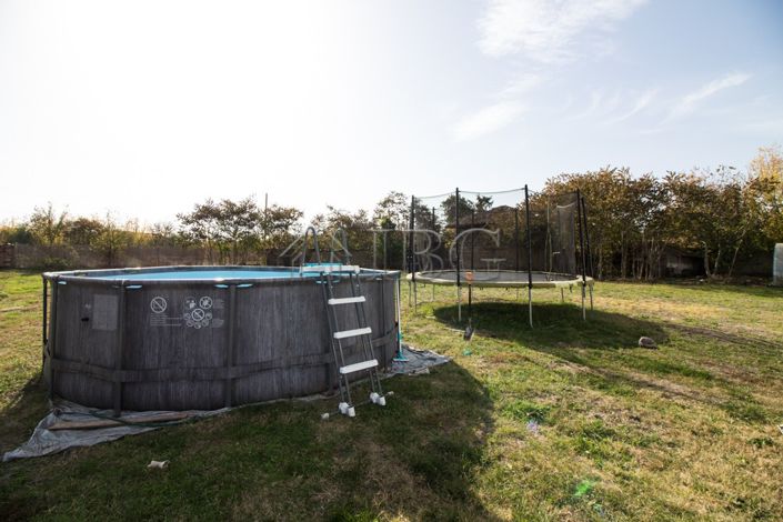 Image No.8-2 Bed House for sale