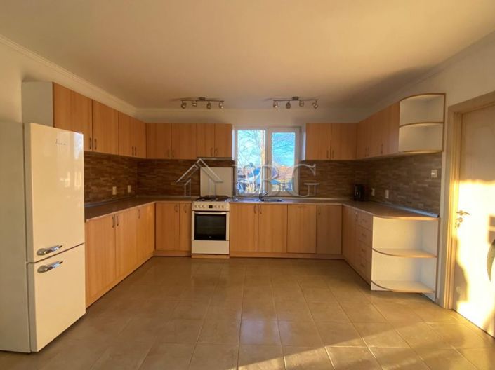 Image No.12-2 Bed House for sale