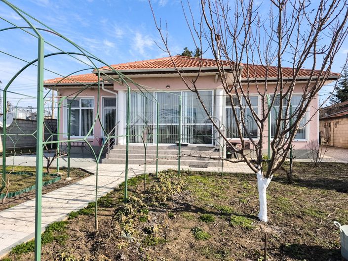 Image No.1-3 Bed House for sale