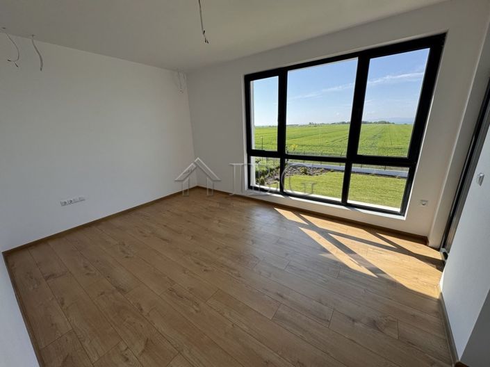 Image No.11-3 Bed House for sale