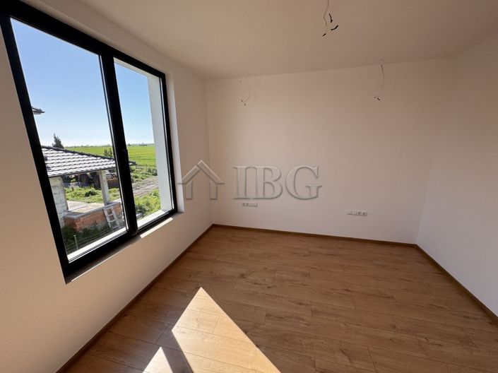 Image No.12-3 Bed House for sale