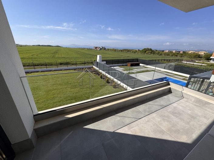 Image No.13-3 Bed House for sale