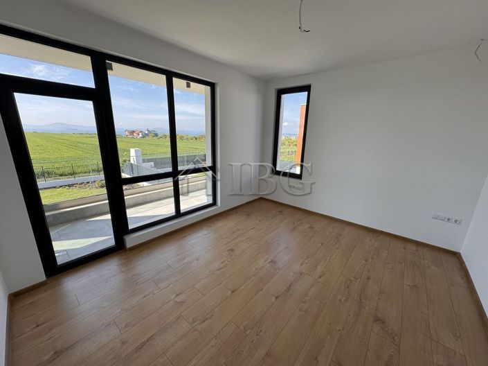 Image No.14-3 Bed House for sale