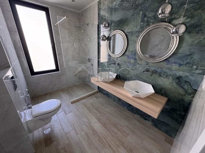 Image No.19-3 Bed House for sale