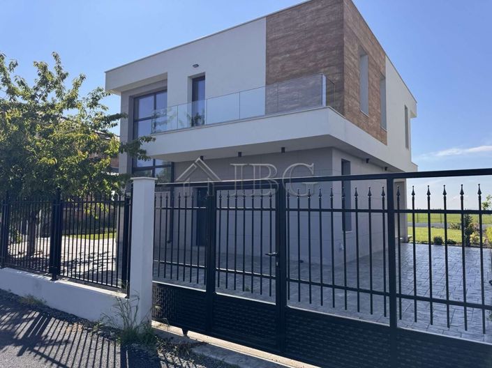 Image No.4-3 Bed House for sale