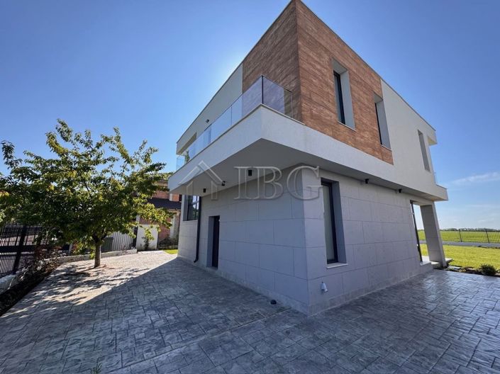 Image No.5-3 Bed House for sale