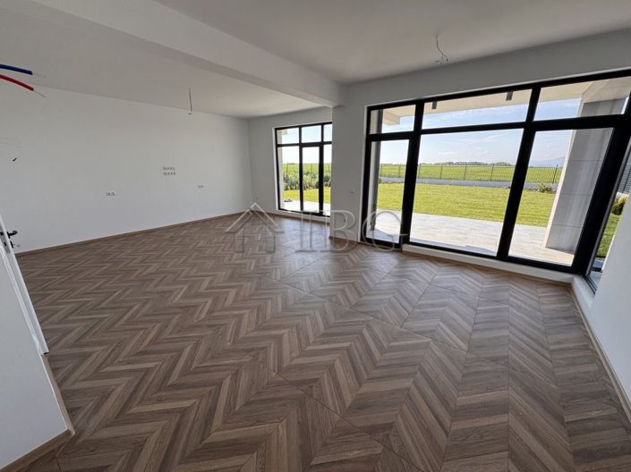 Image No.7-3 Bed House for sale