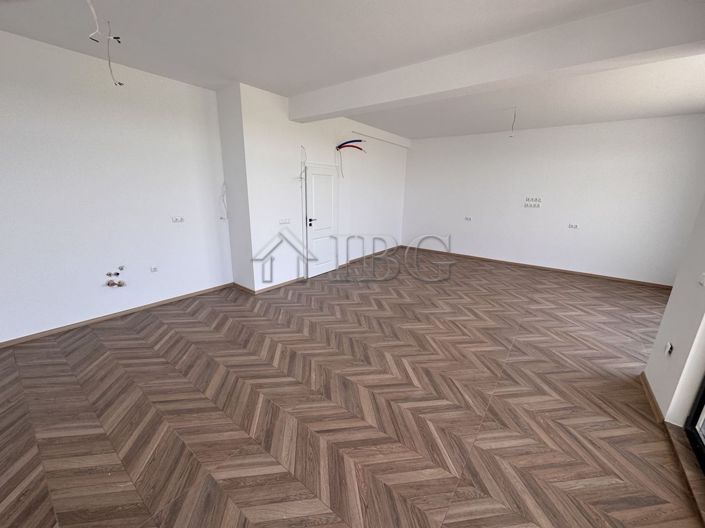 Image No.9-3 Bed House for sale