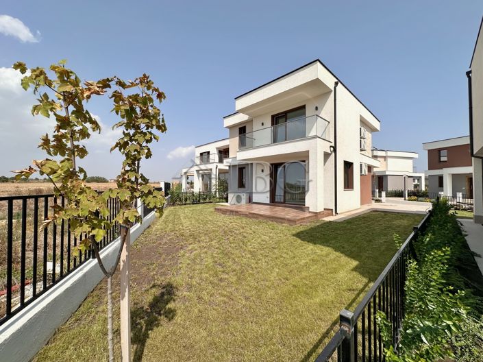 Image No.6-3 Bed House for sale