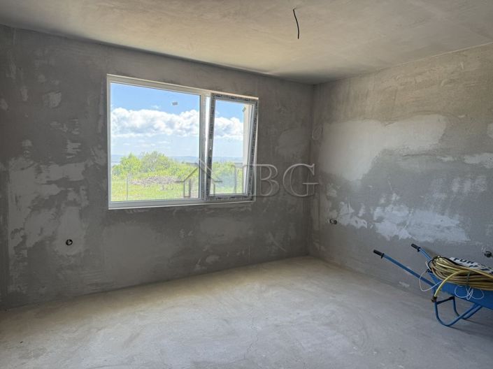 Image No.11-2 Bed House for sale