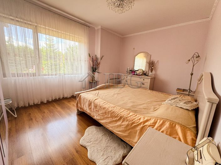 Image No.10-3 Bed House for sale