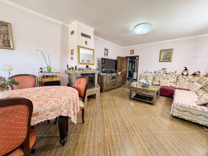 Image No.6-3 Bed House for sale