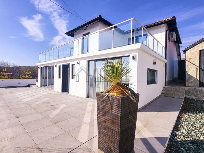 Image No.1-4 Bed House for sale