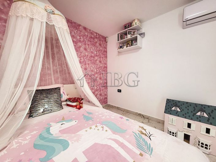 Image No.16-4 Bed House for sale