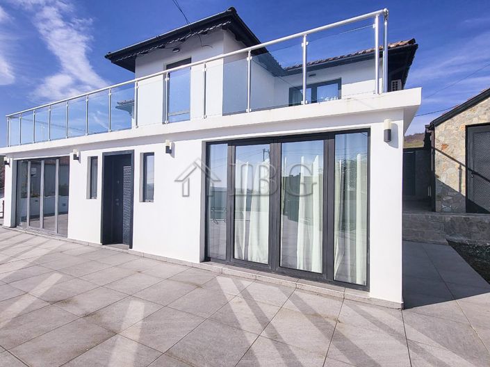 Image No.2-4 Bed House for sale