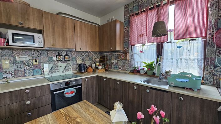 Image No.5-2 Bed House for sale