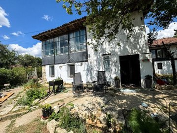 3-bedroom-apartment-renovated-house-15