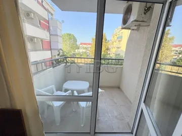 98994378jpg