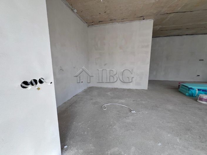 Image No.10-3 Bed House for sale