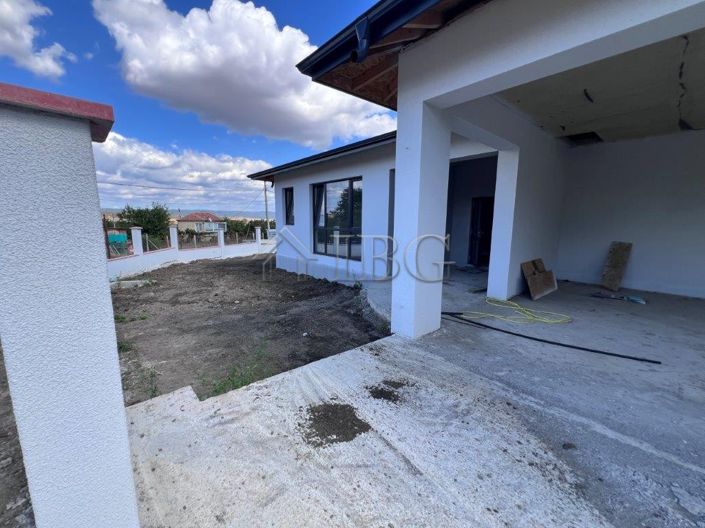 Image No.6-3 Bed House for sale