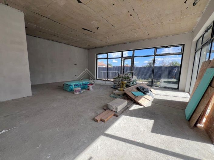 Image No.9-3 Bed House for sale