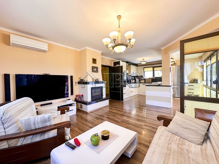 Image No.10-4 Bed House for sale