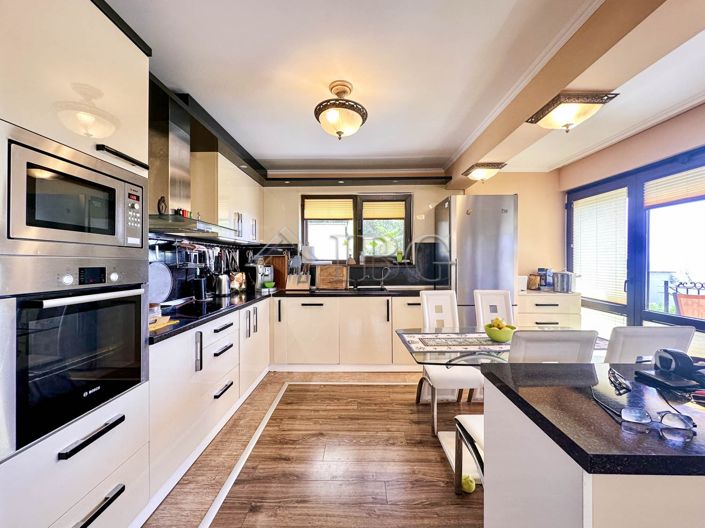 Image No.12-4 Bed House for sale