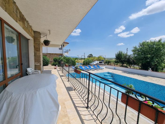 Image No.11-3 Bed House for sale