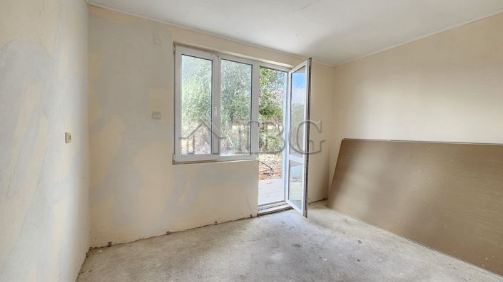 Image No.5-2 Bed House for sale