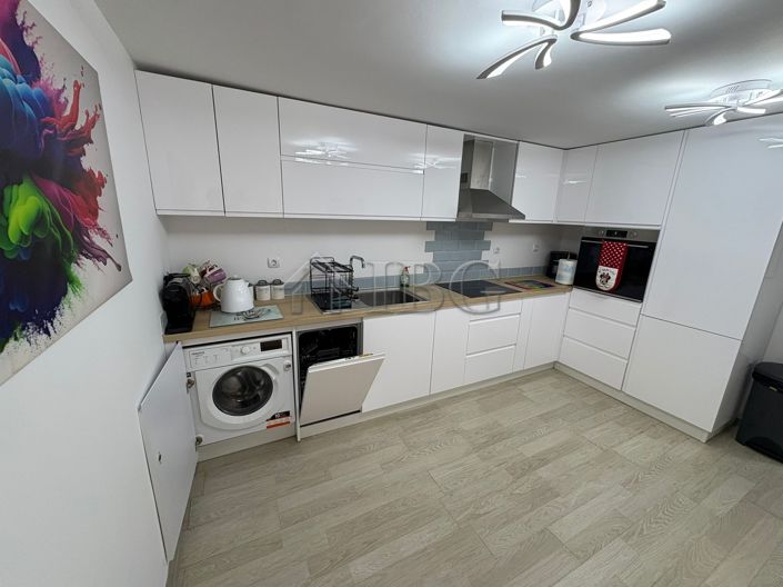 Image No.12-2 Bed House for sale