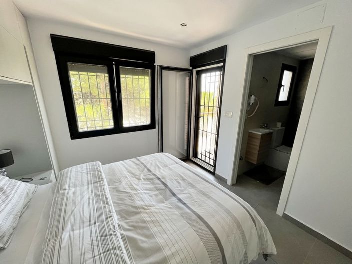 Image No.11-4 Bed Property for sale