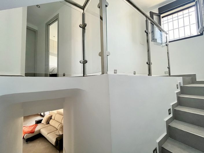 Image No.12-4 Bed Property for sale