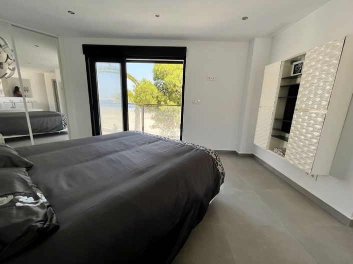 Image No.3-4 Bed Property for sale