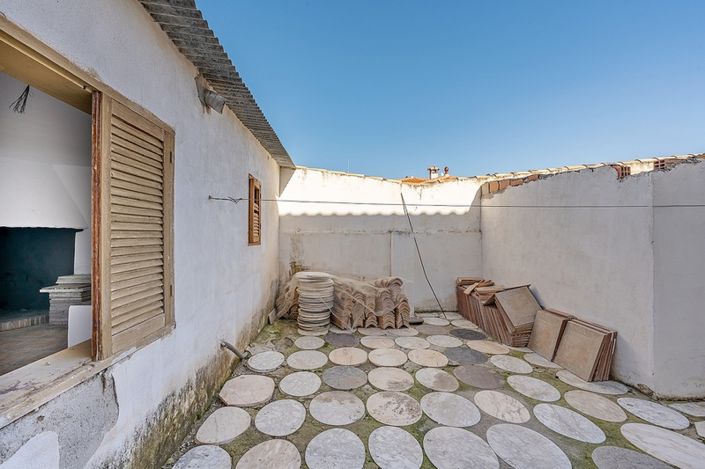 Image No.15-12 Bed Villa for sale